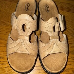 Women's Clarks Bendables Beige Adjustable Sandals Leather Chunky  8W Boho NWOB
